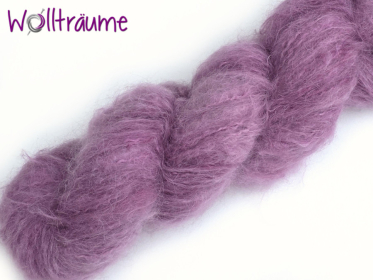 Flocke Brombeer pastel, handgefärbte Wolle von wollträume